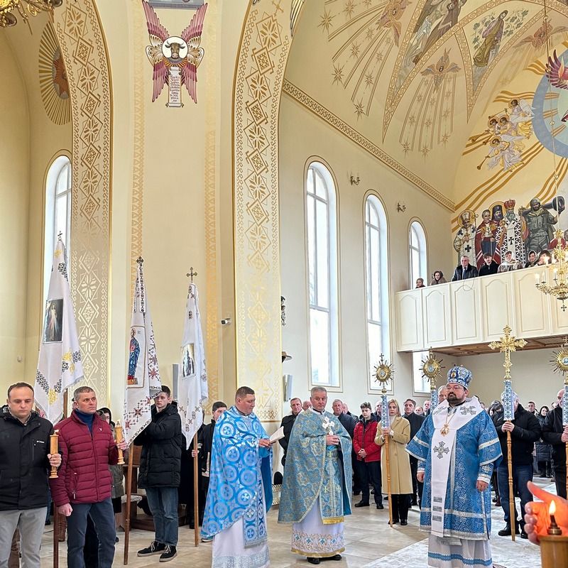 Божественна краса: новий іконостас та настінні розписи освятили у Ланчині 7