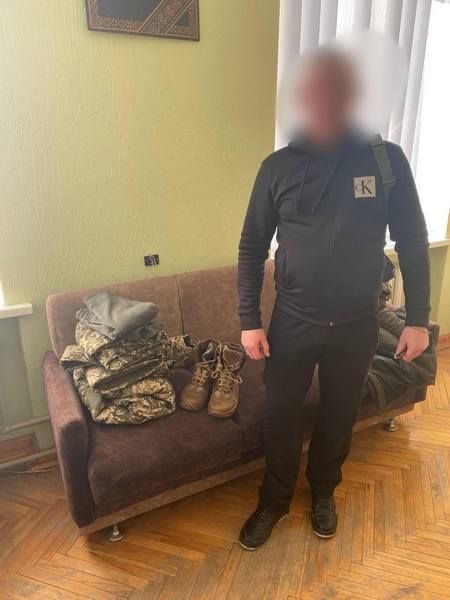 Працівники міської ради Городенки передали одноденний заробіток для воїнів 3