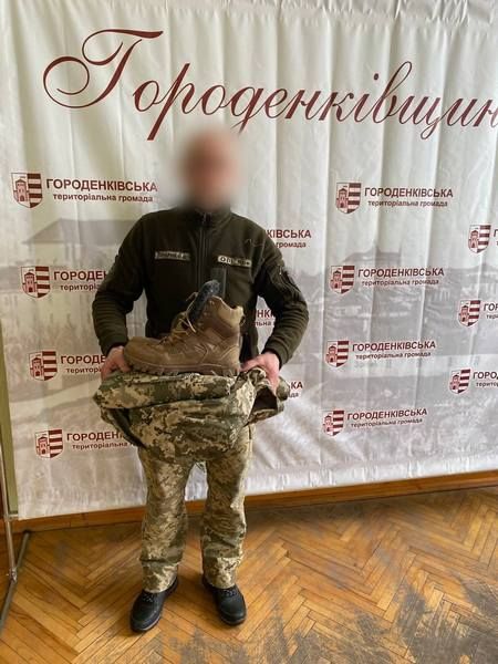 Працівники міської ради Городенки передали одноденний заробіток для воїнів 1