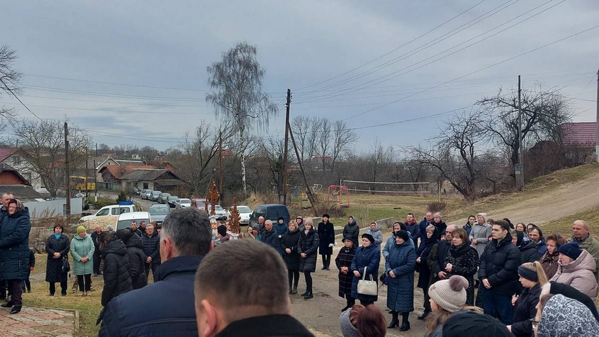 У П'ядицькій громаді відкрили меморіальний стенд загиблому воїну Віталію Івасюку 1