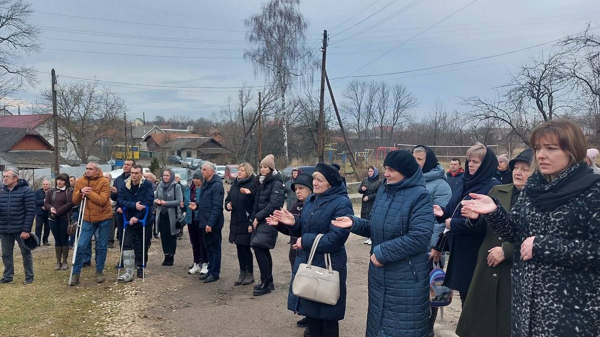 У П'ядицькій громаді відкрили меморіальний стенд загиблому воїну Віталію Івасюку 2