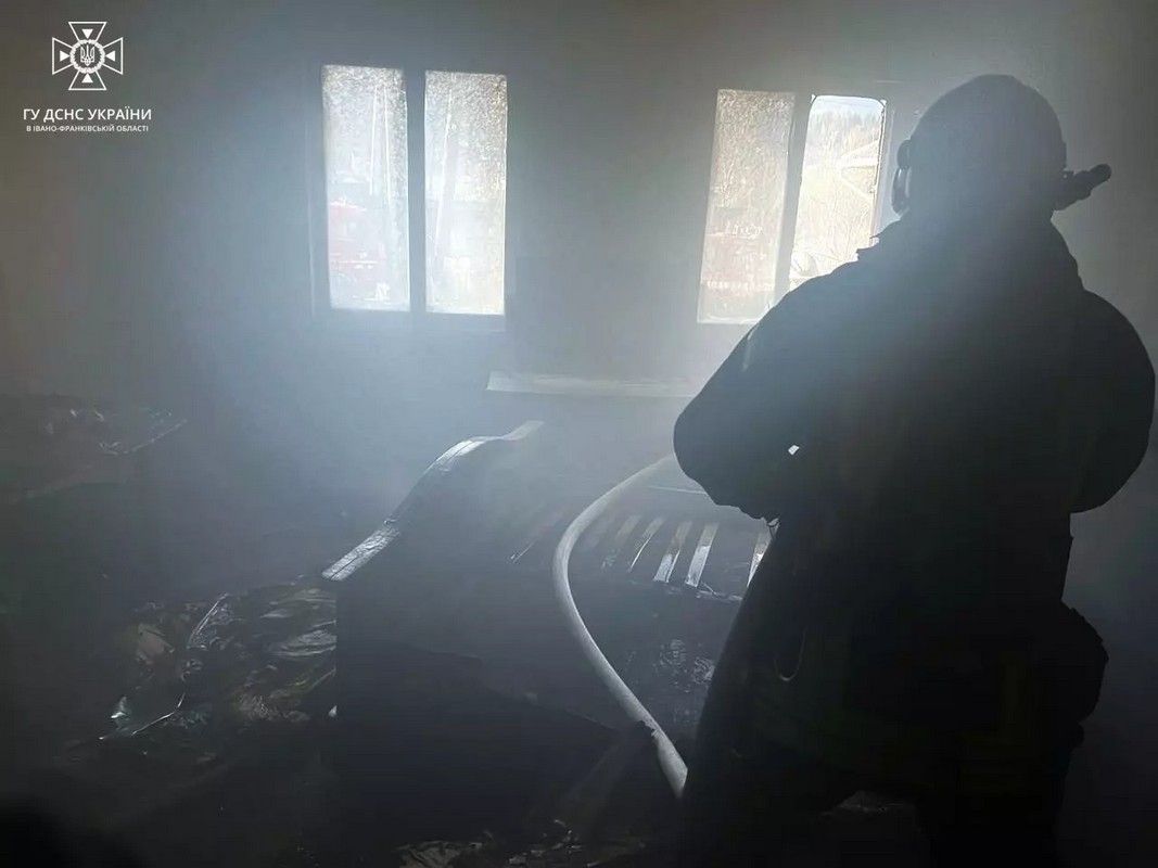 У Верховині спалахнула пожежа в будинку: постраждав чоловік 1