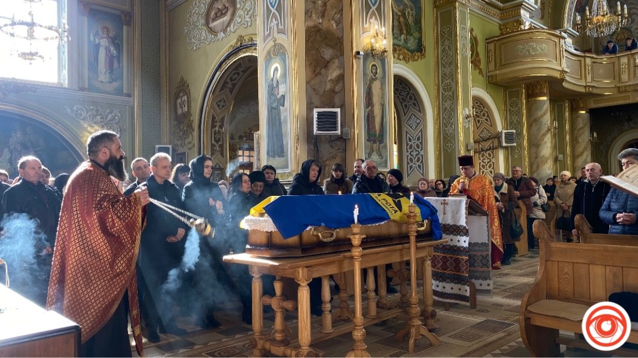 Назавжди 23: Надвірна віддала останню шану захиснику Роману Попадинцю 10