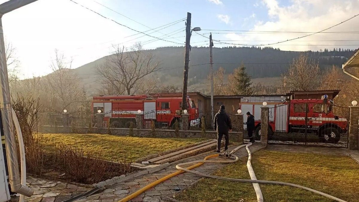 У Верховині спалахнула пожежа в будинку: постраждав чоловік