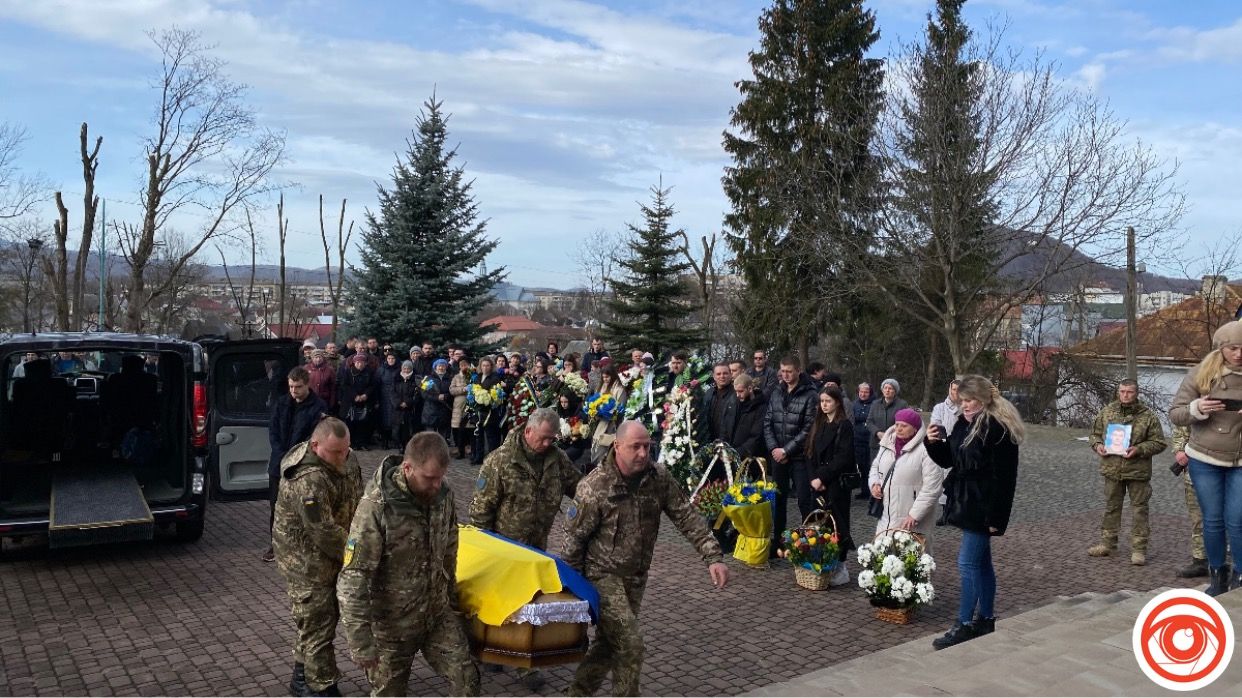 Назавжди 23: Надвірна віддала останню шану захиснику Роману Попадинцю