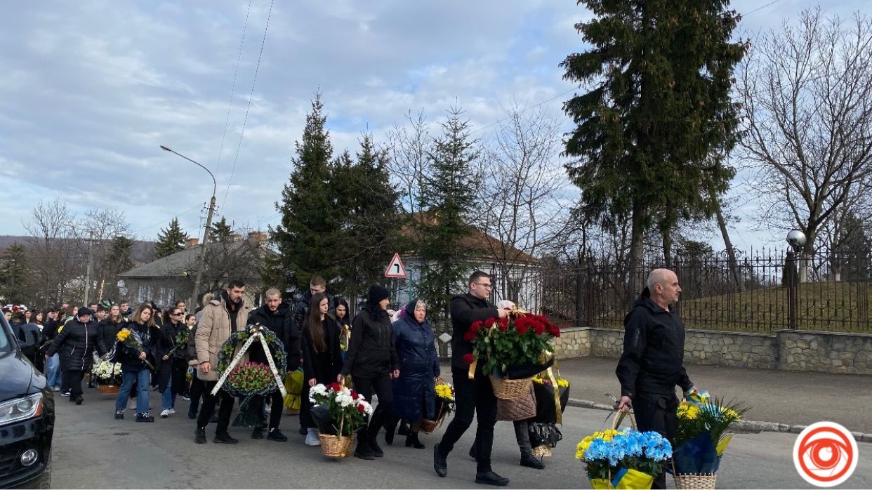 Назавжди 23: Надвірна віддала останню шану захиснику Роману Попадинцю 4