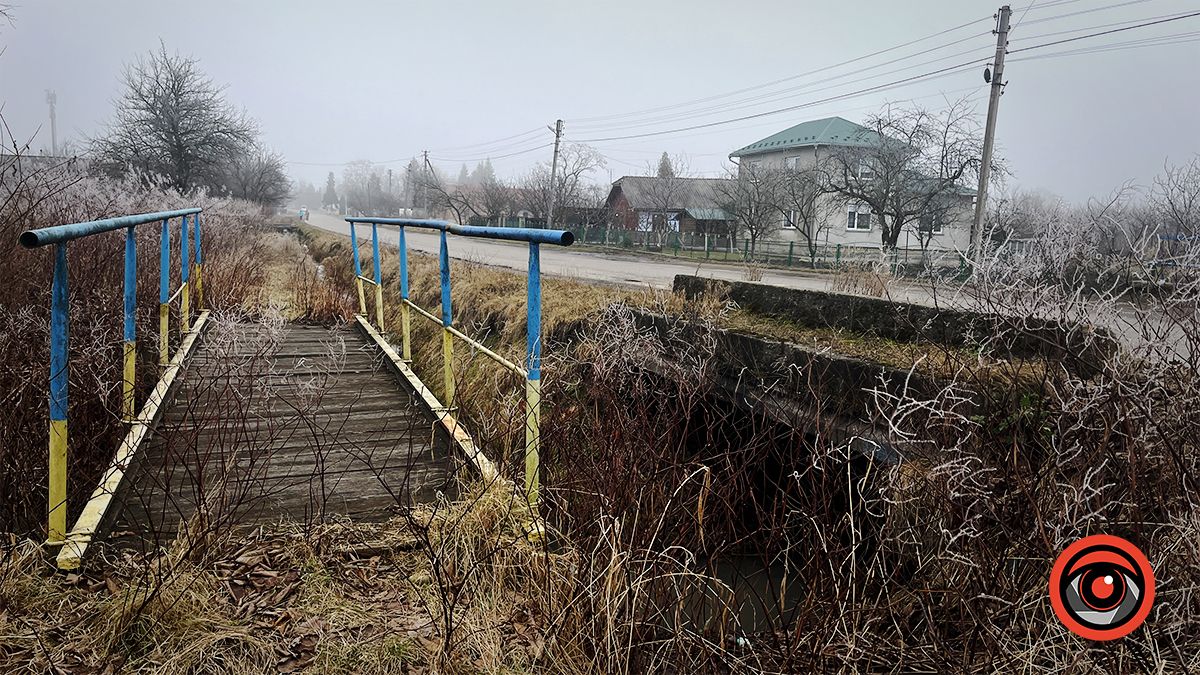 Ні пройти, ні проїхати | Ями знову заполонили дорогу в П'ядиках 16