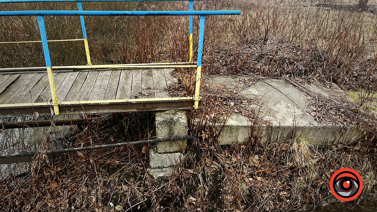 Ні пройти, ні проїхати | Ями знову заполонили дорогу в П'ядиках 14