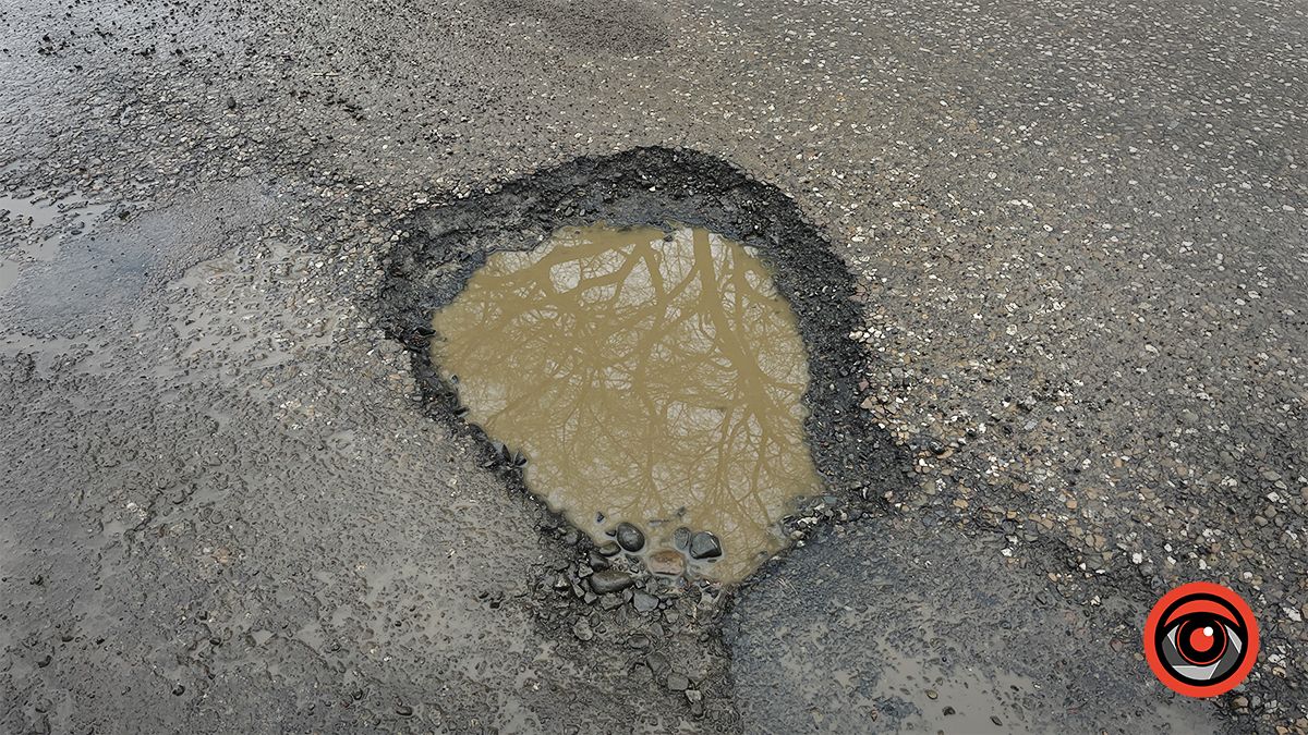 Ні пройти, ні проїхати | Ями знову заполонили дорогу в П'ядиках 6