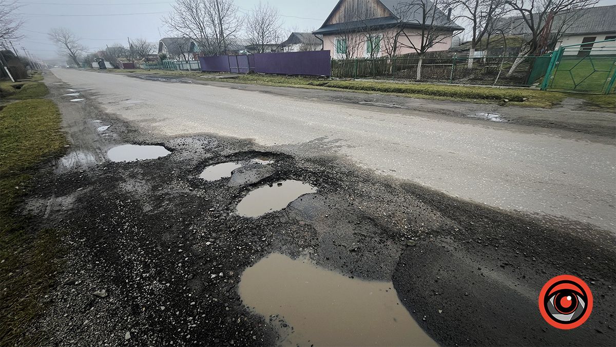 Ні пройти, ні проїхати | Ями знову заполонили дорогу в П'ядиках 2