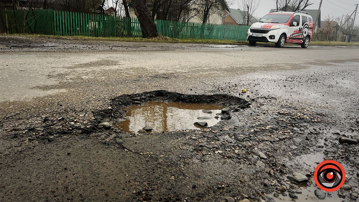 Ні пройти, ні проїхати | Ями знову заполонили дорогу в П'ядиках 4