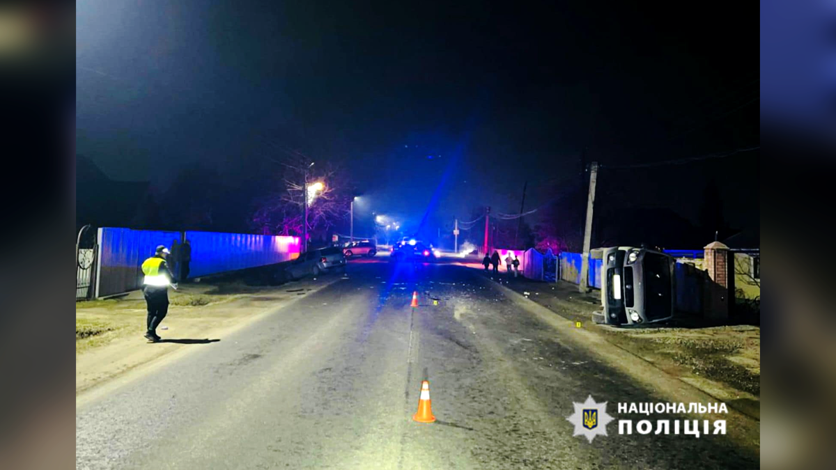 На Косівщині п'яний водій Фольцваген Гольф врізався в легковик | Є потерпілі 3