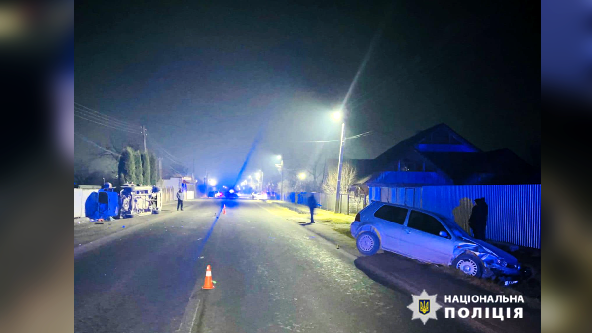 На Косівщині п'яний водій Фольцваген Гольф врізався в легковик | Є потерпілі 2