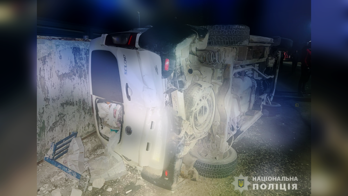 На Косівщині п'яний водій Фольцваген Гольф врізався в легковик | Є потерпілі 1