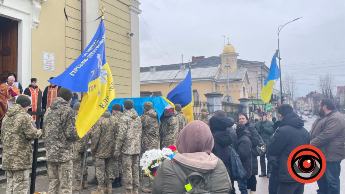 У Коломиї попрощалися з відважним воїном Петром Івановичем 6
