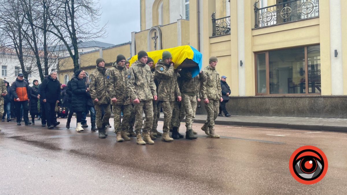 У Коломиї попрощалися з відважним воїном Петром Івановичем 4