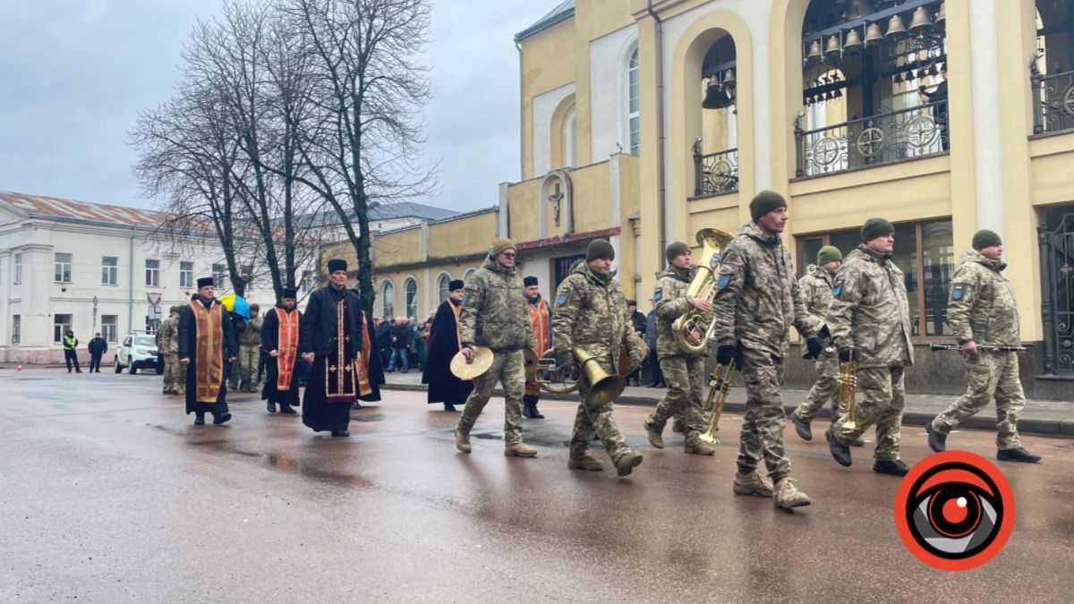 У Коломиї попрощалися з відважним воїном Петром Івановичем 3