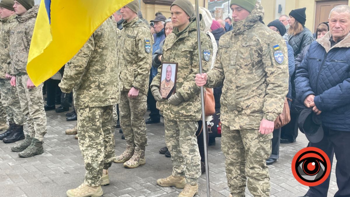 У Коломиї попрощалися з відважним воїном Петром Івановичем 1