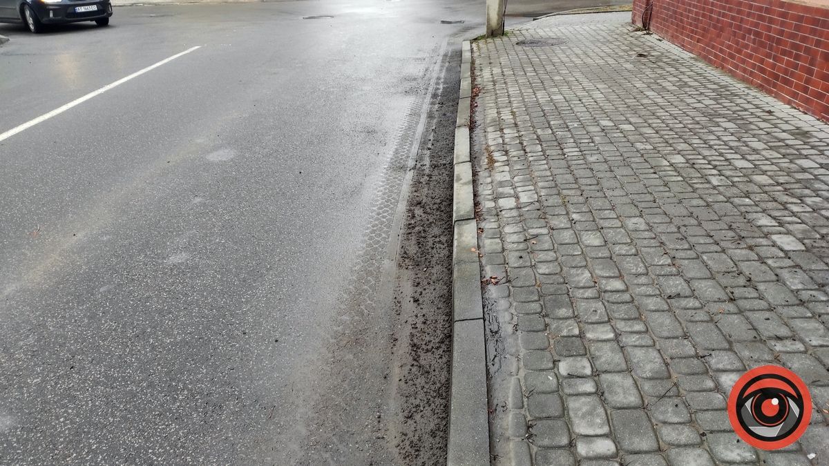 Причесане болото: як працює підмітальна машина в Коломиї | ВІДЕО 6