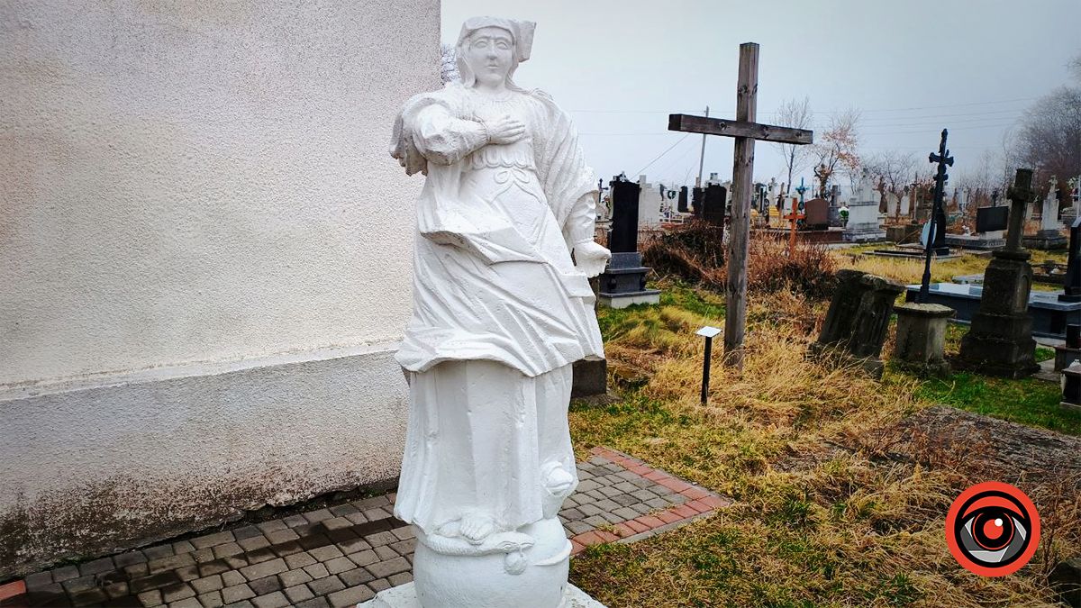 Кам'яні брили поросли плющем: як виглядає старий вірменський цвинтар у Кутах 7