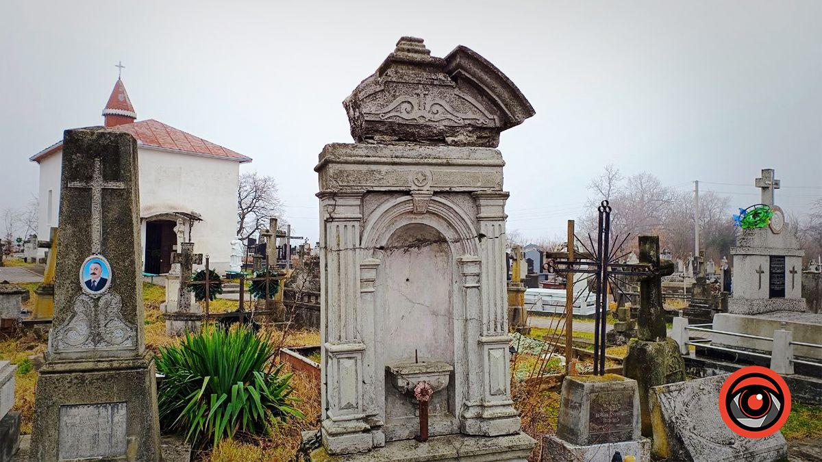 Кам'яні брили поросли плющем: як виглядає старий вірменський цвинтар у Кутах 9