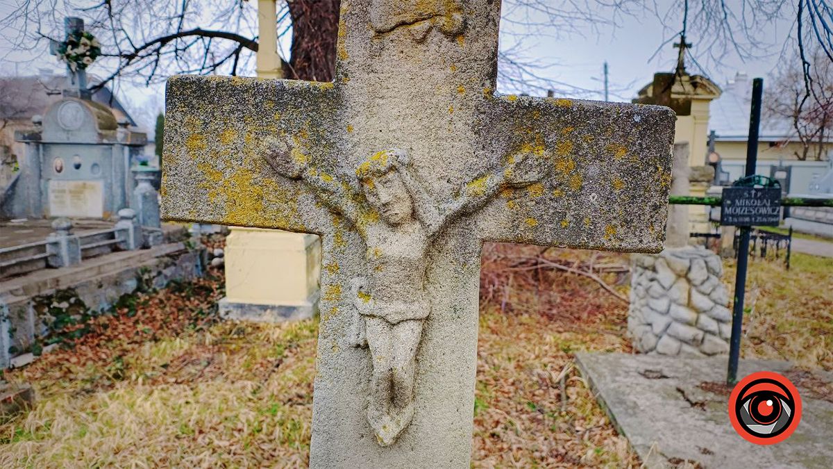 Кам'яні брили поросли плющем: як виглядає старий вірменський цвинтар у Кутах 11