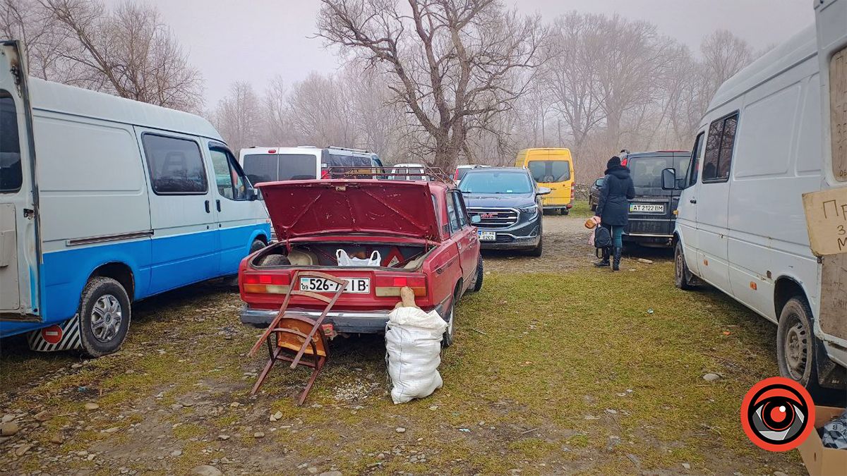 Авто на косівському базарі