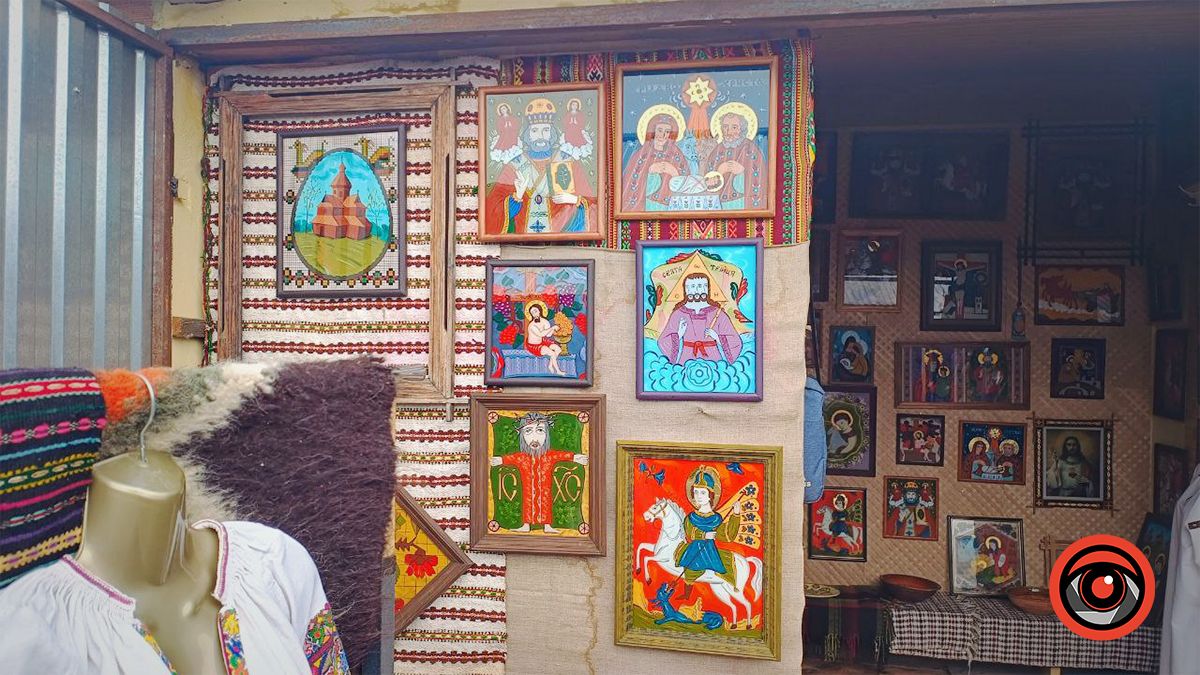 Гуцульські старожитності та цікавий крам: що можна знайти на базарі у Косові. Фоторепортаж 11