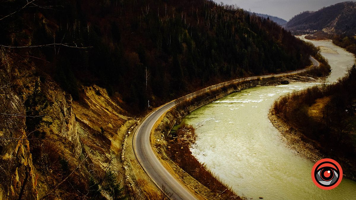 Черемош після дощу. Вид з Тюдівської скелі.