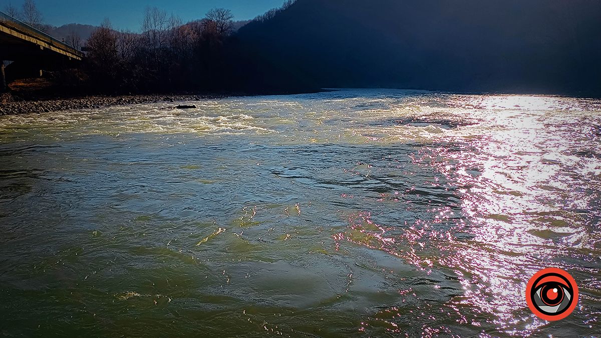 Сонце у хвилях