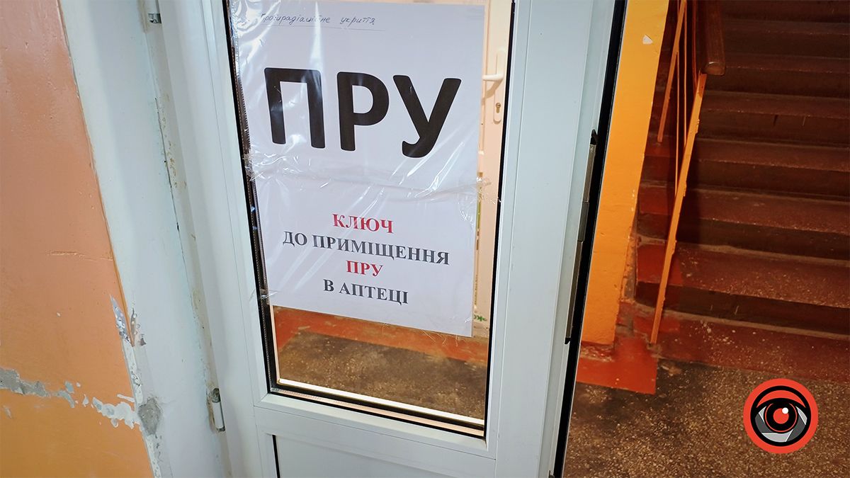 Ні поручнів, ні пандусів. Як виглядає укриття на території Косівської лікарні 1