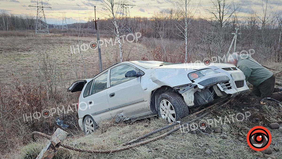 На Франківщині водій зʼїхав з дороги у кювет 1