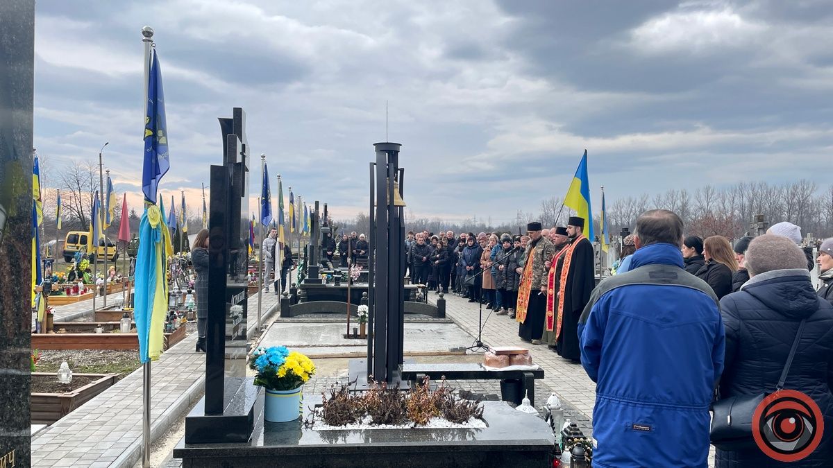 У Коломиї в другу річницю повномасштабної війни відправили панахиду на Алеї Слави 1