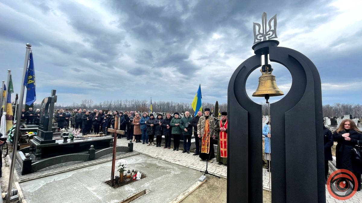 У Коломиї в другу річницю повномасштабної війни відправили панахиду на Алеї Слави
