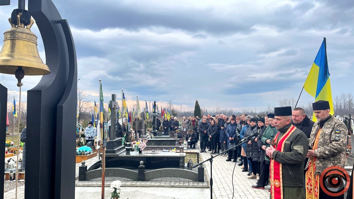 У Коломиї в другу річницю повномасштабної війни відправили панахиду на Алеї Слави 4