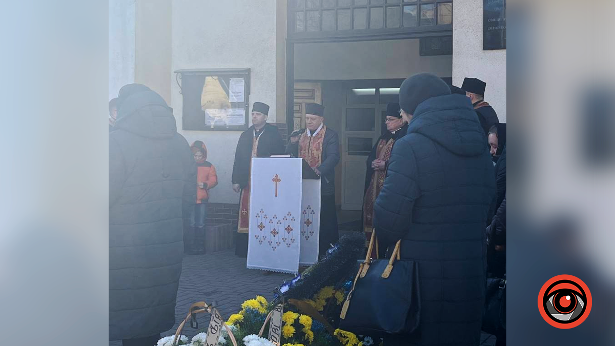 "Кожна бруківка - це пролита кров". Військовий капелан Микола Остафійчук звернувся до влади міста