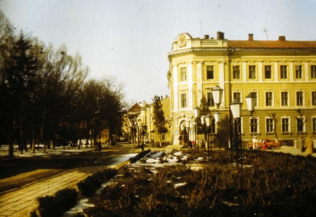 Вигляд на вул. Кобринського радянського періоду. Фото зі сторінки Іллі Криворучко