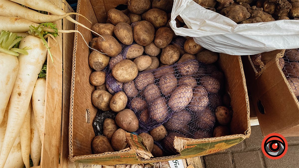 Скільки коштують овочі з борщового набору на ринку в Коломиї 4