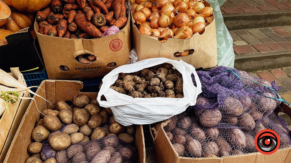 Скільки коштують овочі з борщового набору на ринку в Коломиї 5