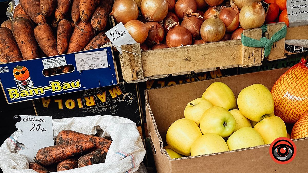 Скільки коштують овочі з борщового набору на ринку в Коломиї 1