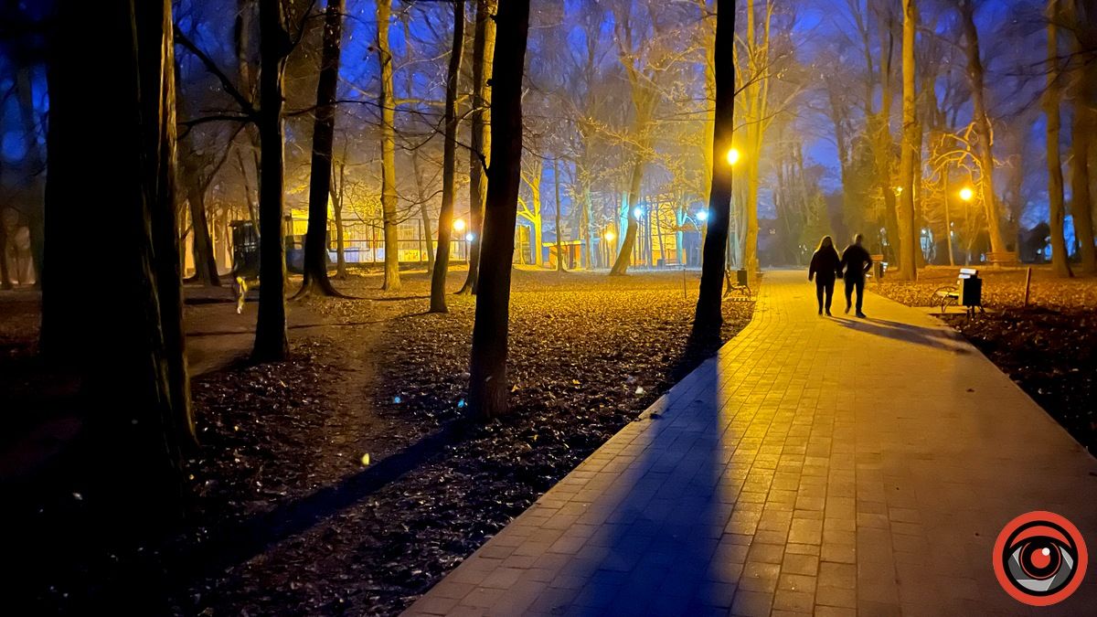 Нічний парк Коломиї у переддень весни | Фоторепортаж 2