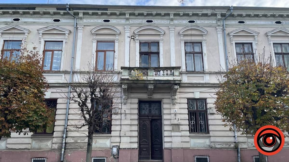 Що у ратуші запланували зробити із приміщенням на площі Скорботи