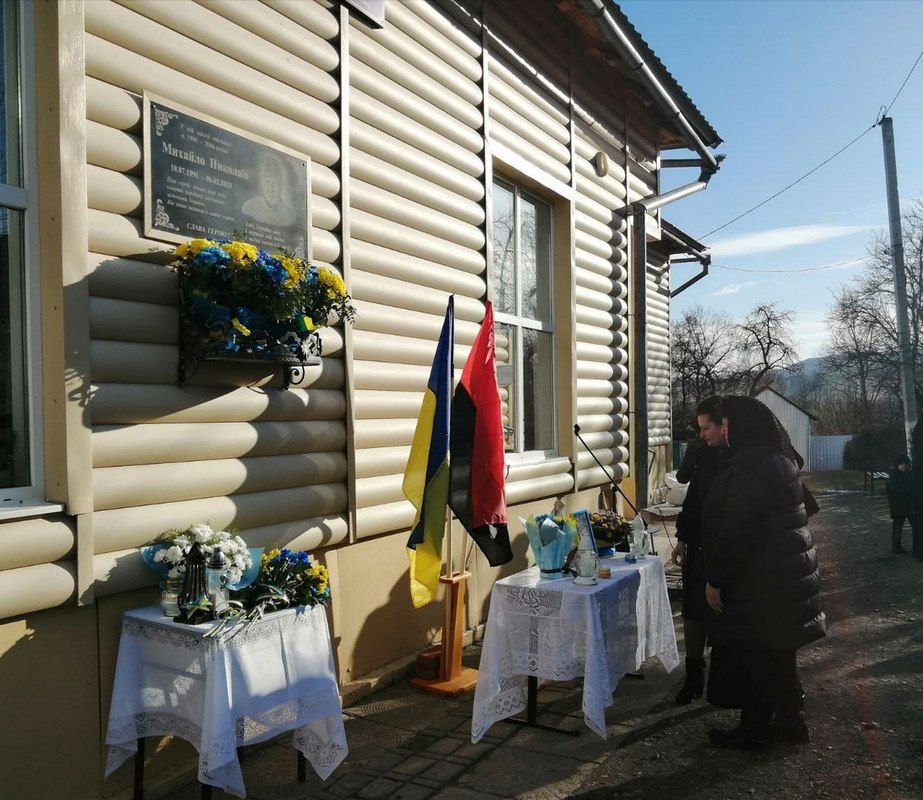 У річницю загибелі Михайла Николаїва у Малому Ключеві відкрили меморіальну дошку Герою 3