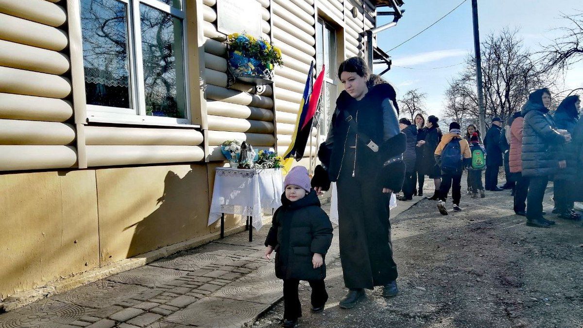 У річницю загибелі Михайла Николаїва у Малому Ключеві відкрили меморіальну дошку Герою 5