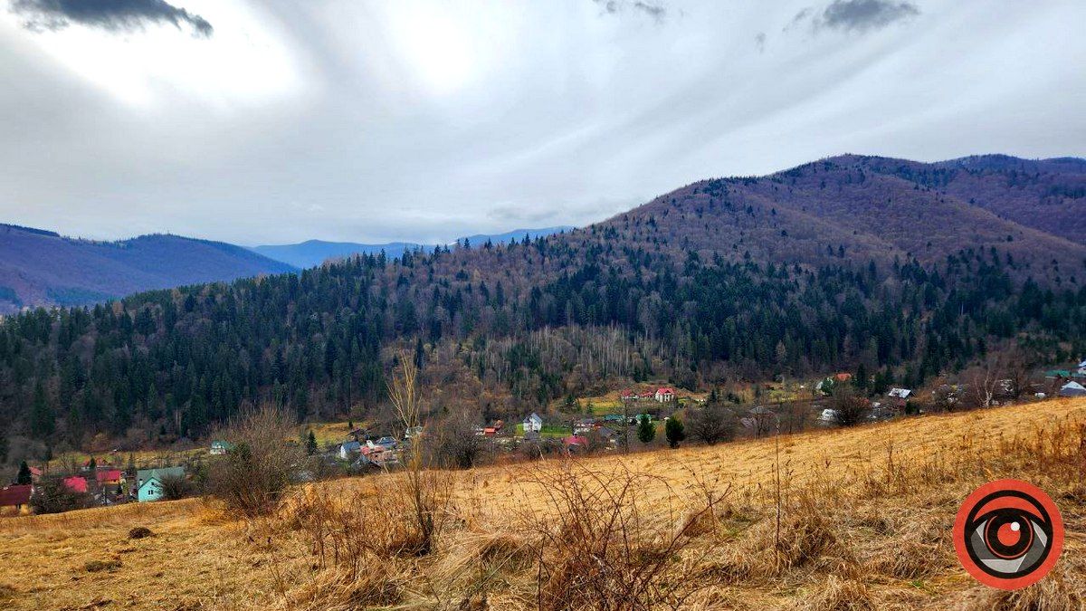 Дорогою до голови білого велетня: які краєвиди зустрічаються на шляху до скелі біля села Дора 1