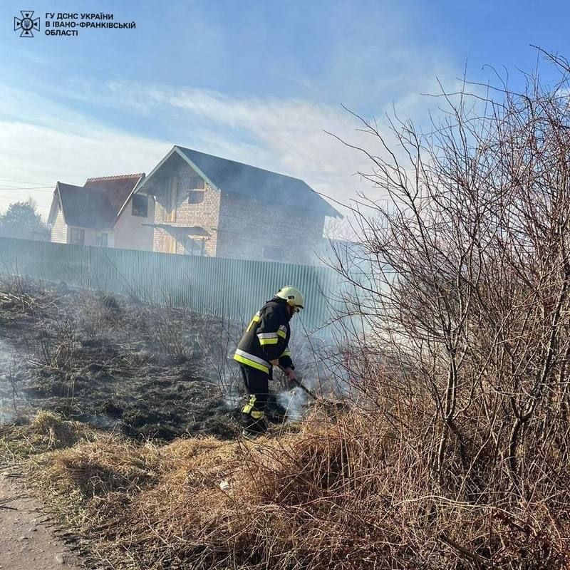 В Яблунівській громаді гасили чергову масштабну пожежу сухої трави 2