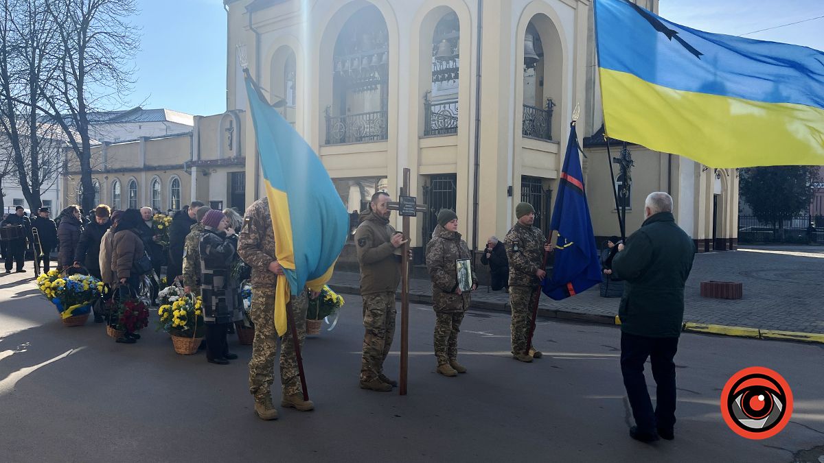 22 лютого Коломия прощалася з Героєм Михайлом Дрогомирецьким 6