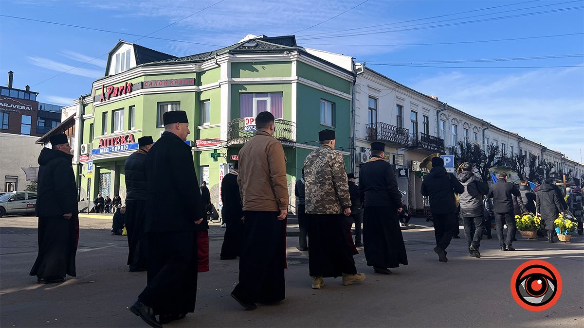 22 лютого Коломия прощалася з Героєм Михайлом Дрогомирецьким 7