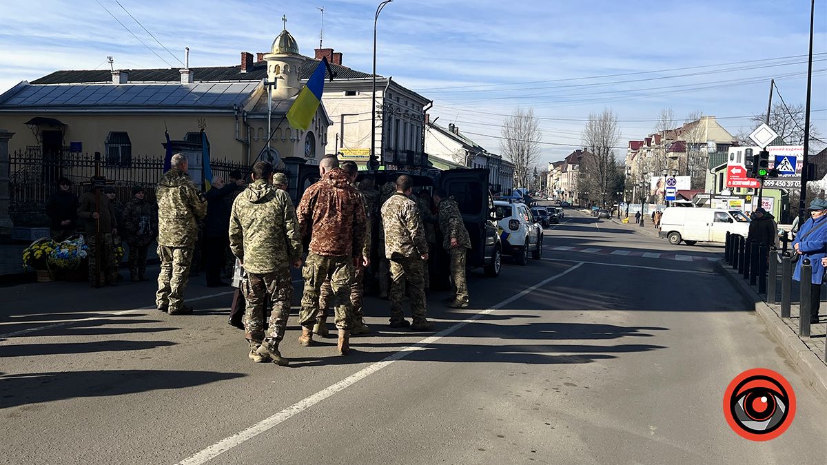 22 лютого Коломия прощалася з Героєм Михайлом Дрогомирецьким 13