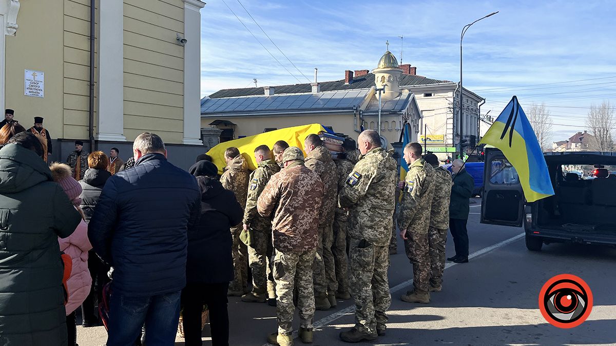 22 лютого Коломия прощалася з Героєм Михайлом Дрогомирецьким 12